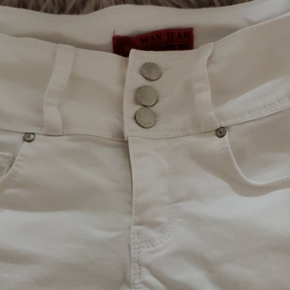 FN WHITE SHORTS - Picture 6 of 6